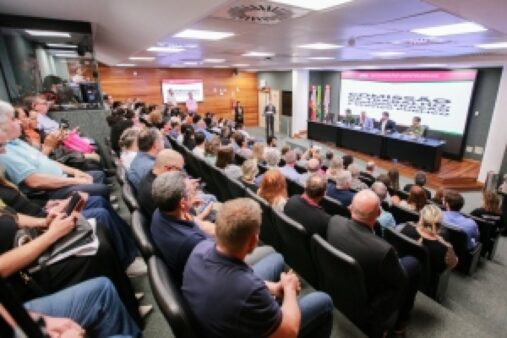 Situação do serviço público em Santa Catarina é tema de audiência