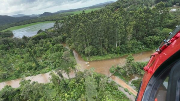 Chuvas persistentes atingem Santa Catarina e causam alagamentos e deslizamentos no Litoral