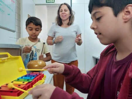 CCJ e Comissão de Finanças aprovam projeto que regulariza gratificações para professores da Educação Especial