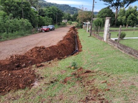 Casan investe R$ 100 mil em novas redes para 200 famílias de Riqueza