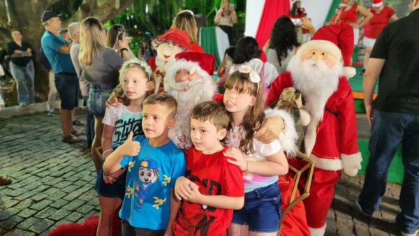 Papai Noel chega sábado, dia 30, em Camboriú