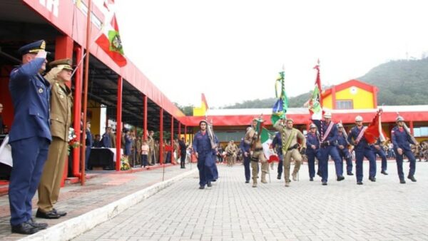 Polícia Militar e Corpo de Bombeiros realizam promoções de Oficiais e Praças no Dia de Santa Catarina