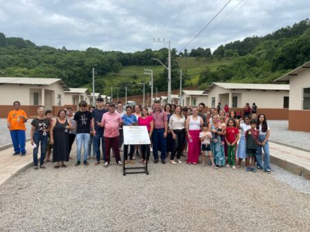 Governo do Estado entrega casas em Anita Garibaldi e Abdon Batista