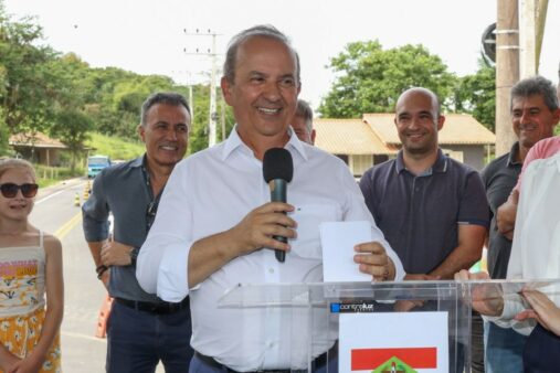 Governador inaugura rodovia em Treze de Maio no Sul do estado