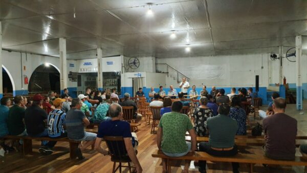 Encontro em Mondaí reúne comunidade do Lajú para orientar sobre abastecimento