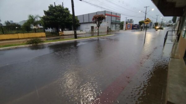 Santa Catarina tem mais de 1,3 mil pessoas afetadas pelas fortes chuvas e 25 municípios com registro de ocorrências