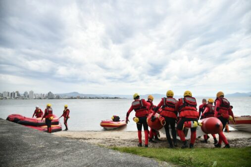 Forças-Tarefa do Corpo de Bombeiros Militar de Santa Catarina realizam treinamento em Florianópolis