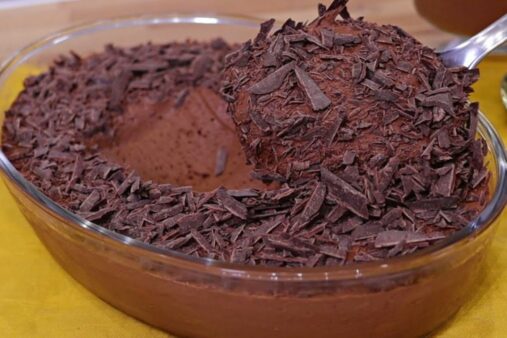 Mousse de Chocolate com Apenas 4 Ingredientes (Sem Gelatina e Chantilly)