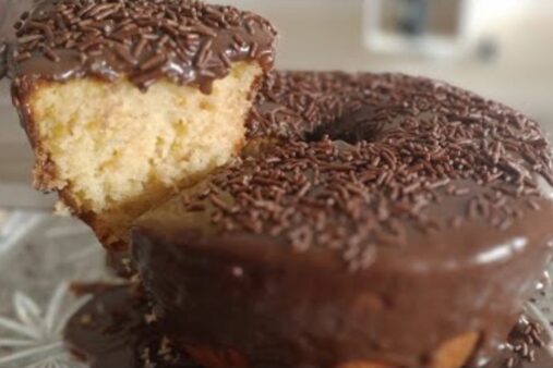 Bolo de Iogurte com Calda de Brigadeiro