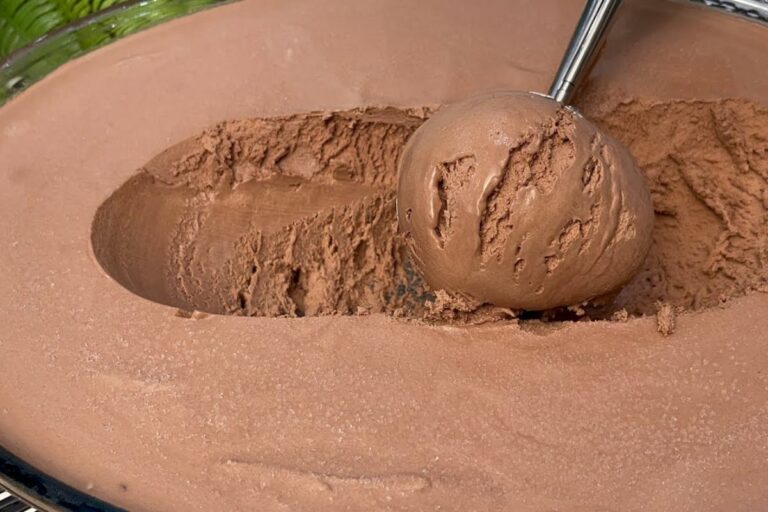 Sorvete Cremoso de Leite e Chocolate Pronto em 5 Minutos