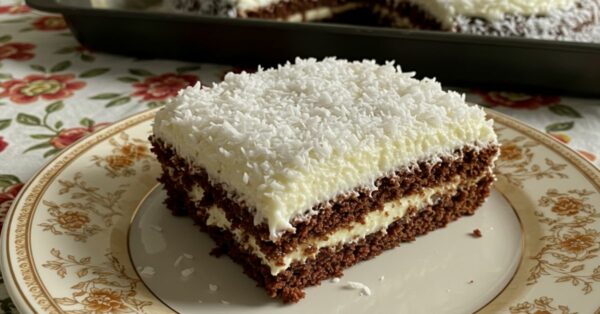 Bolo Trufado de Chocolate com Recheio Cremoso de Coco