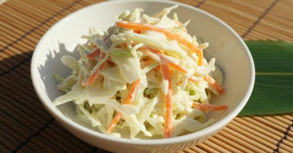 Salada Crocante de Repolho com Toque Especial de Maionese