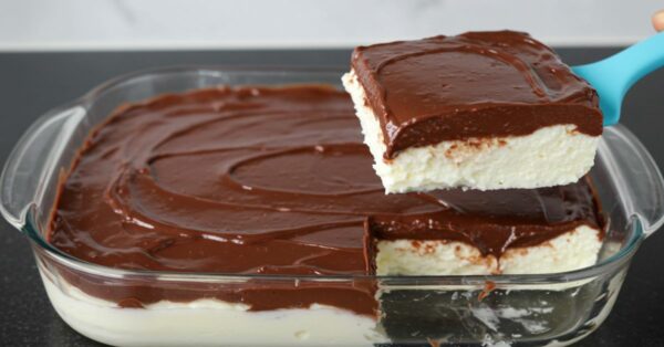 Sobremesa de Travessa de Creme com Cobertura de Chocolate