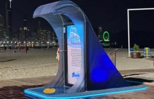 Balneário Camboriú recebe a primeira ducha ecológica temática do Brasil