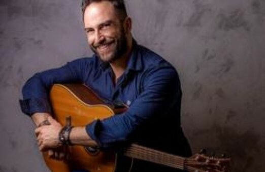 Teatro Municipal Bruno Nitz terá show de Diogo Rosa neste sábado