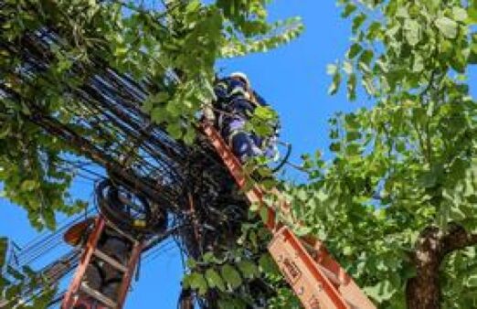 Força-tarefa da Cosip ultrapassa dez toneladas de fios soltos e obsoletos recolhidos