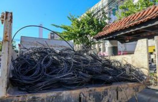 Balneário Camboriú já retirou 9 toneladas de fios obsoletos com força-tarefa da Cosip