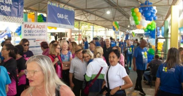 Agito no Bairro atrai moradores com cultura e serviços em Balneário Camboriú