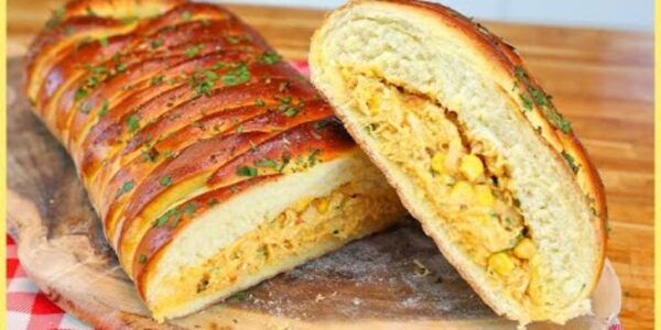 Pão de Liquidificador Recheado com Frango e Milho: Fofinho e Muito Saboroso