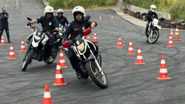 Agentes de Trânsito de BC fazem curso tático em motocicletas