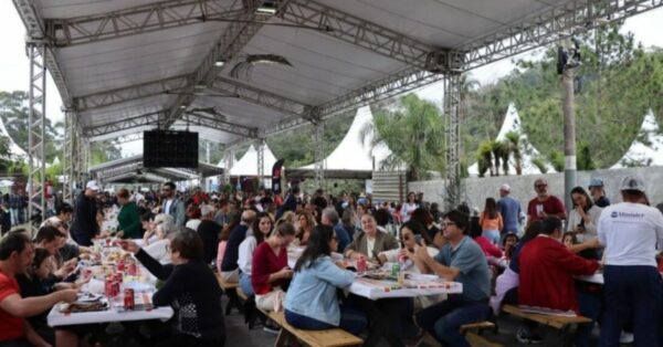Festa da Tainha movimenta o Estaleiro em Balneário Camboriú de 6 a 8 de junho