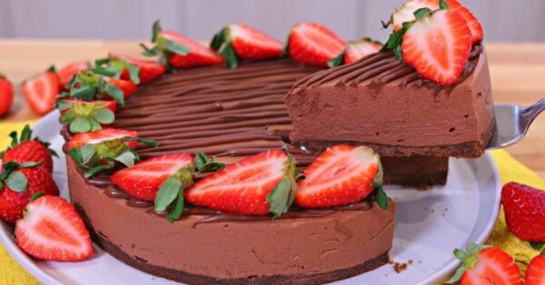 Torta de Chocolate com Morango Fácil – Uma Sobremesa Irresistível em Poucos Passos