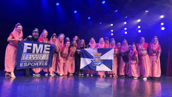 Grupo Balanço das Ondas da terceira idade brilha com dois ouros no Festival de Joinville