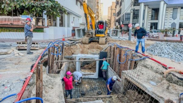 Obra de macrodrenagem atinge marco com 670 metros de galeria concluídos