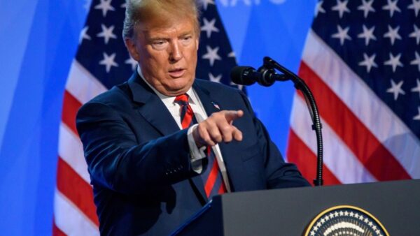 Trump ameaça o Brasil com nova tarifa de 50% e diz que país “não tem sido bom” para os EUA