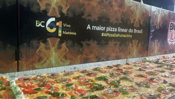 Balneário Camboriú bate recorde com a maior pizza linear do Brasil
