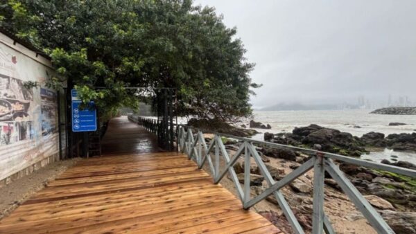 Obras do deck do Pontal Norte avançam em Balneário Camboriú