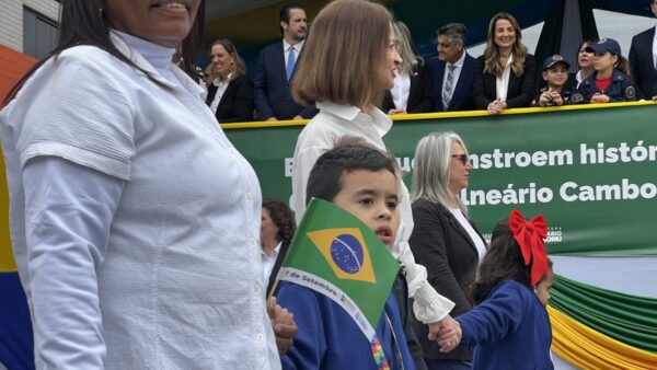 Balneário Camboriú recebe milhares de pessoas nos desfiles de 7 de Setembro