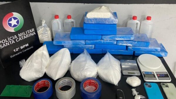 Perseguição em Balneário Camboriú acaba com prisão e apreensão de cocaína