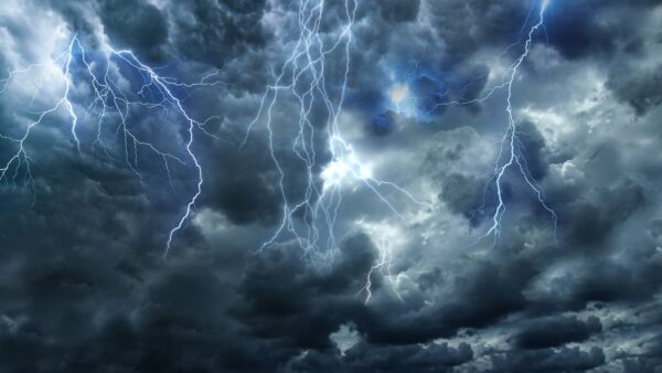 Santa Catarina em risco de chuva forte e ventos de 70 km/h