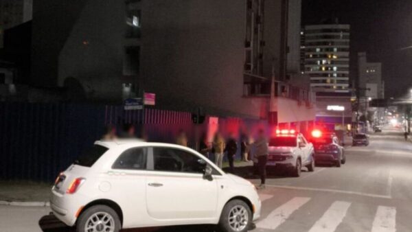 Mulher é detida após atropelar ciclista e recusar teste do bafômetro em Balneário Camboriú