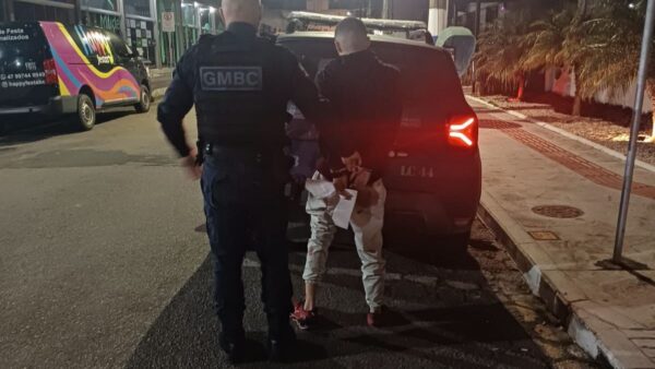 Homem agride grávida e ameaça guardas municipais em Balneário Camboriú