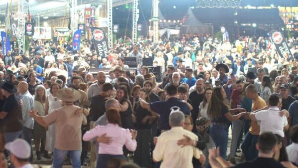 Acampamento Farroupilha em Balneário Camboriú oferece shows e atrações até domingo