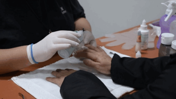 Curso gratuito de manicure profissional tem inscrições abertas em Balneário Camboriú