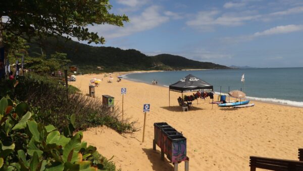 Balneário Camboriú terá três praias com Bandeira Azul na próxima temporada