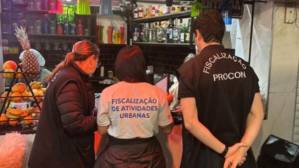 Procon intensifica fiscalização de bebidas em Balneário Camboriú após alerta nacional sobre metanol