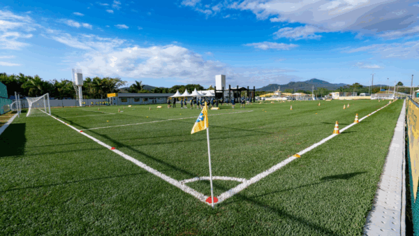 Projeto “Gol do Brasil” lança escolinha gratuita de futebol em Balneário Camboriú