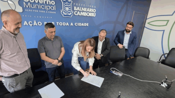 Prefeita Juliana Pavan autoriza obra de modernização de esgoto na Rua 3700 em BC