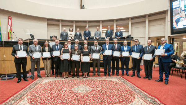 Alesc homenageia médicos e entidades médicas de Santa Catarina