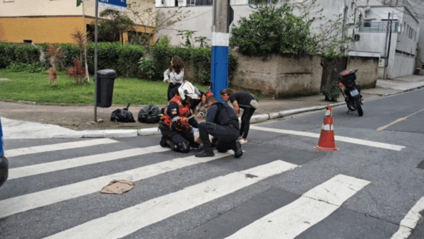 Mulher é atingida por BMW ao atravessar faixa de pedestres em Balneário Camboriú