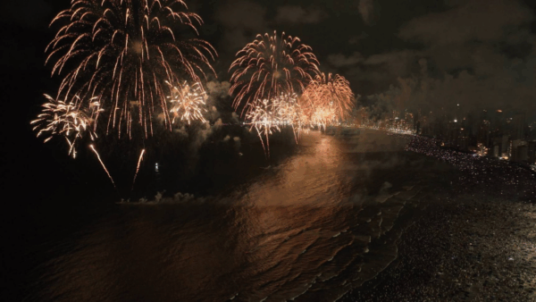 Balneário Camboriú lança edital para show de fogos do Réveillon 2025