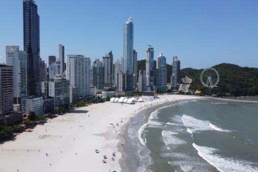 Balneário Camboriú abre canal no WhatsApp para receber sugestões sobre o Plano Diretor