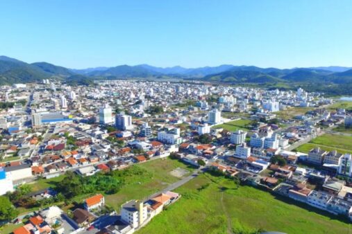 Camboriú abre processo seletivo na Assistência Social com salários de até R$ 4,5 mil