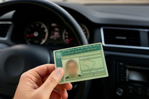 Governo anuncia cursos gratuitos para tirar CNH; proposta também prevê habilitação sem autoescola