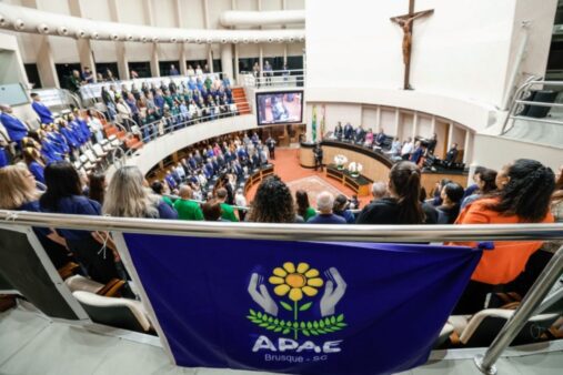 ALESC celebra 20 anos da “Lei das APAEs” e homenageia instituições e lideranças