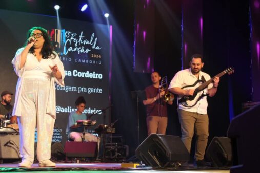 Festival da Canção movimenta Teatro Bruno Nitz a partir desta quinta em BC